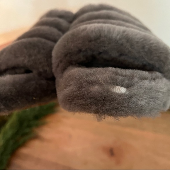 UGG CHARCOAL FLUFF YEAH SLIDE SHEEPSKIN SLIPPER SANDALS, WOMEN US Size 8 - Picture 16 of 16